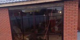 Установка раздвижных алюминиевых конструкций, стекла бронза в массе, цвет Коричневый..  гарантия на все выполненные работы 3 года.